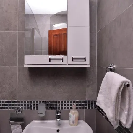 アパート Sloboda ズラティボール